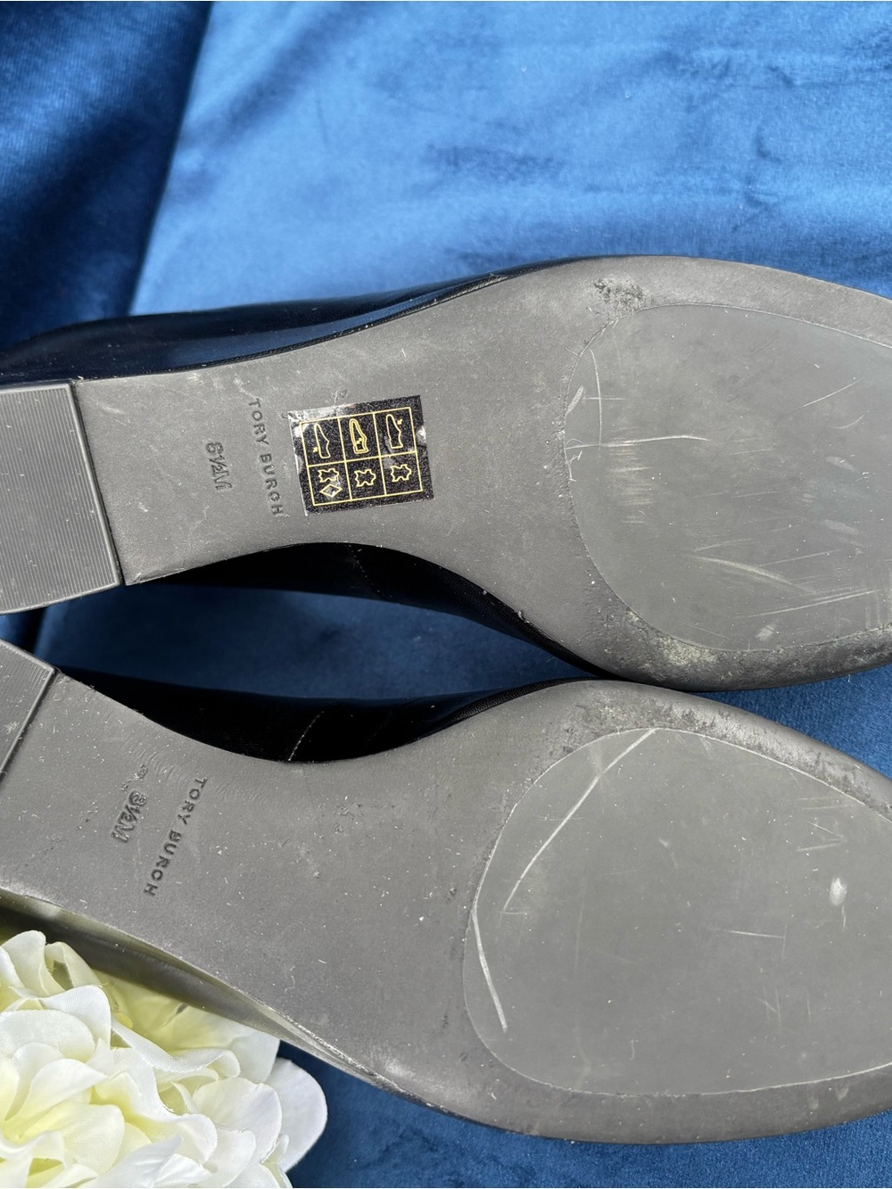 Tory Burch Black Leather Ballet Flats with Gold Logo Medallionw. Size 8.5 - Picture 7 of 11